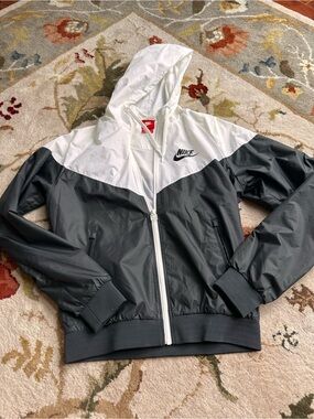 Nike Women's Hooded Windbreaker Jacket - White & Black Size Medium Like New